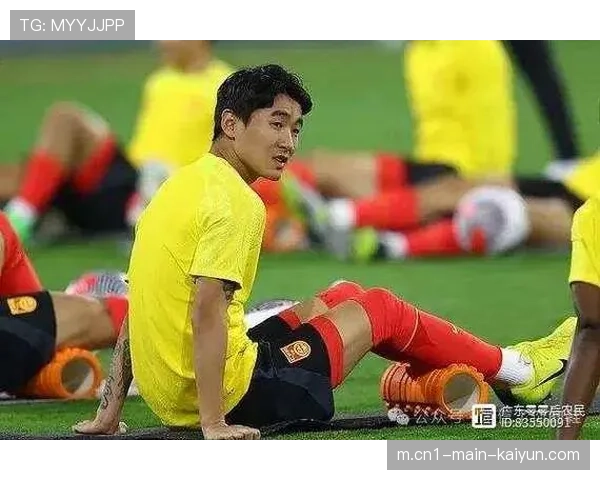 韦世豪戴上队长袖标表现活跃 新赛季角色转变赢得教练组信任 韦世豪戴上队长袖标表现活跃 新赛季角色转变赢得教练组信任